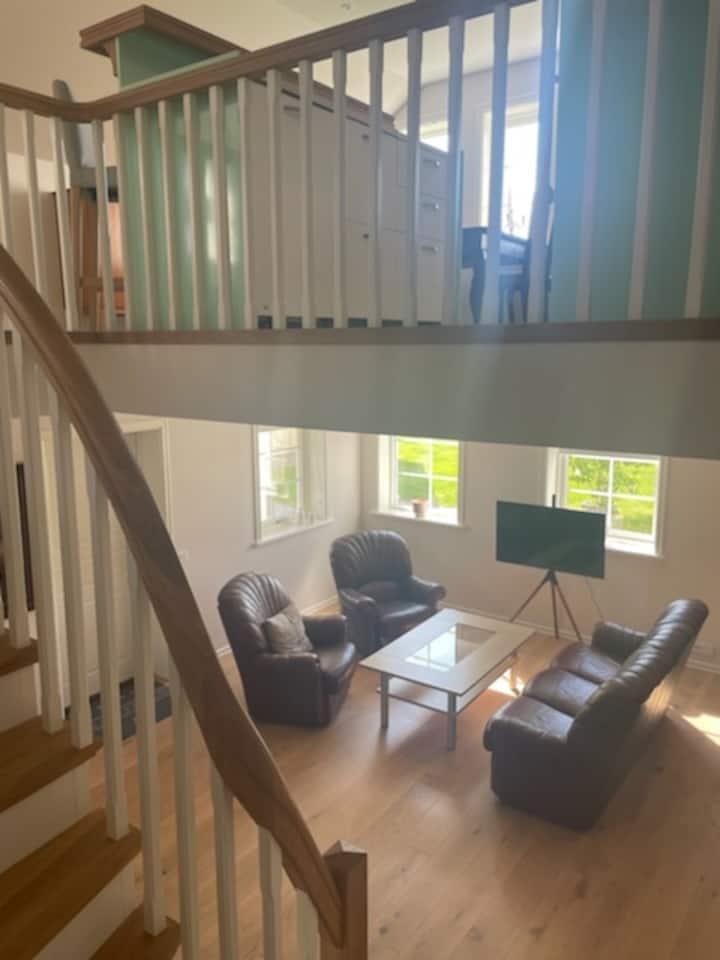 Gula Huset Mellan Kungälv, Torslanda Och Göteborg - Göteborg