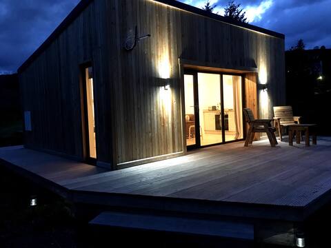 Camas - Lochside retreat for two