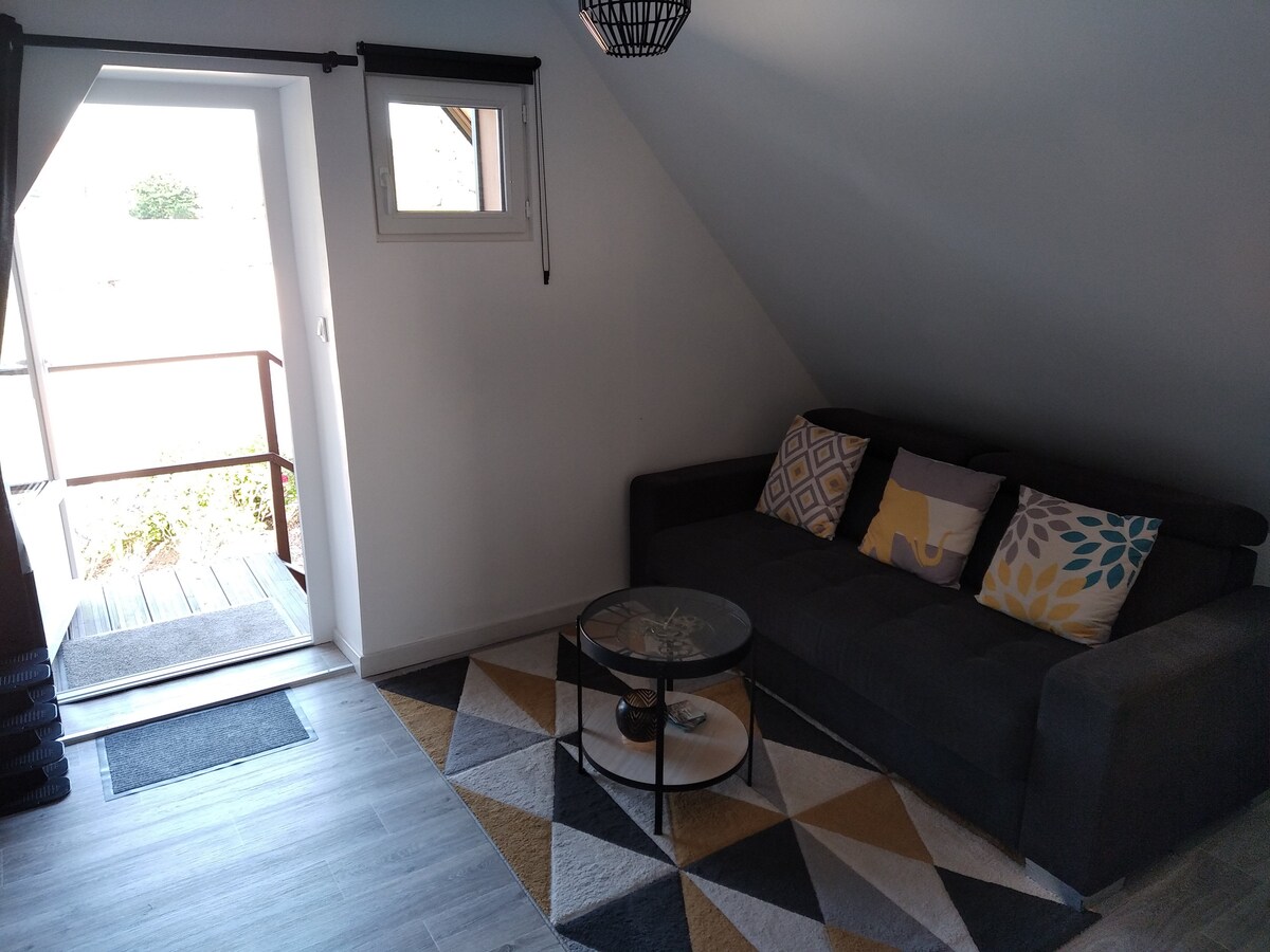 Дневна соба со постојан кауч на спуштање