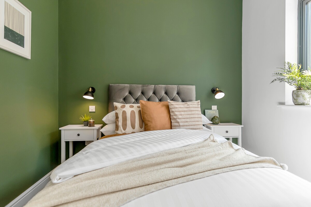 舒适的双人房，带窗户。
