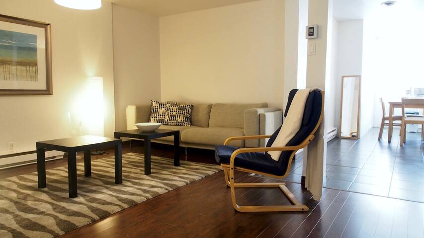 Best Location Cozy Renovated House (monthly)