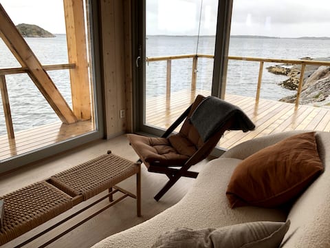 Top performing Airbnb: Modern seaside cabin with sea view and boat rental in Trøndelag