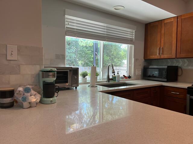 Entire Home in Quiet South Austin! 15 min to SXSW! gallery image 2