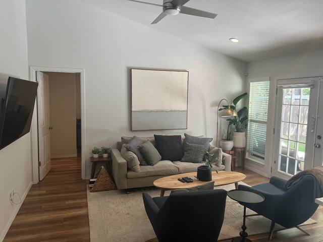 Entire Home in Quiet South Austin! 15 min to SXSW!