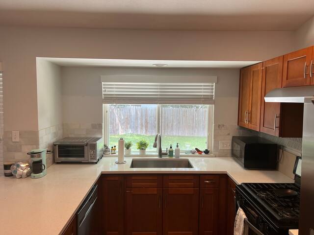 Entire Home in Quiet South Austin! 15 min to SXSW! gallery image 3