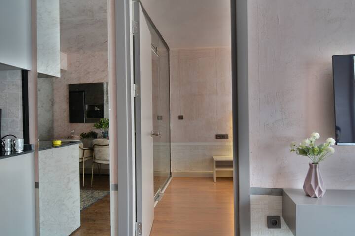 2B First Class Luxury Apartment/2 Jacuzzi gallery image 5