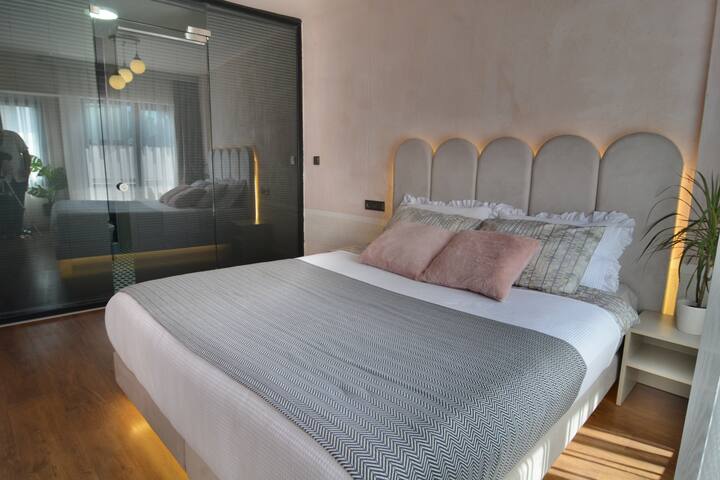 2B First Class Luxury Apartment/2 Jacuzzi gallery image 2