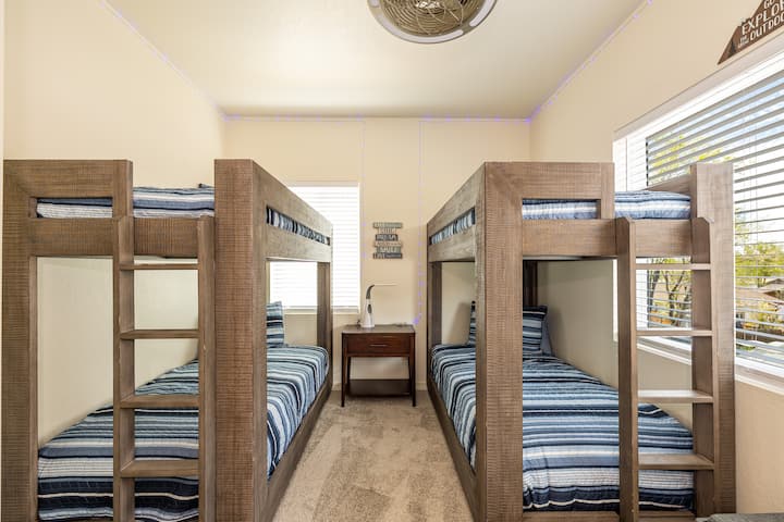 Bunk room sleeps 4, comfy mattresses!