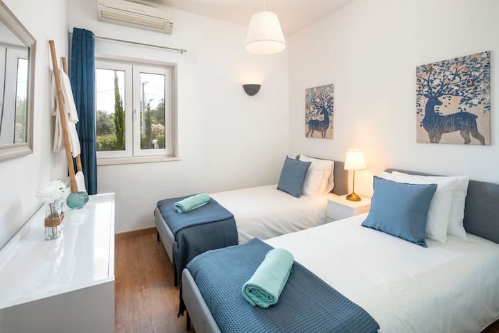 Chumba cha kitanda 3 na vitanda 2 vya mtu mmoja