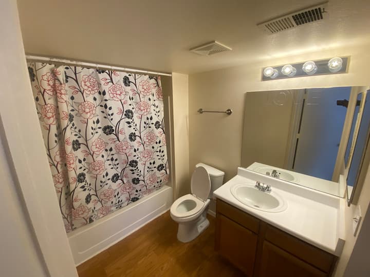 Master Bed Room Private Bathroom , Pool - Española, NM