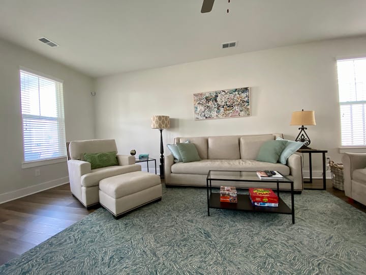Gilly's Gorgeous 3-bedroom House - North Charleston, SC