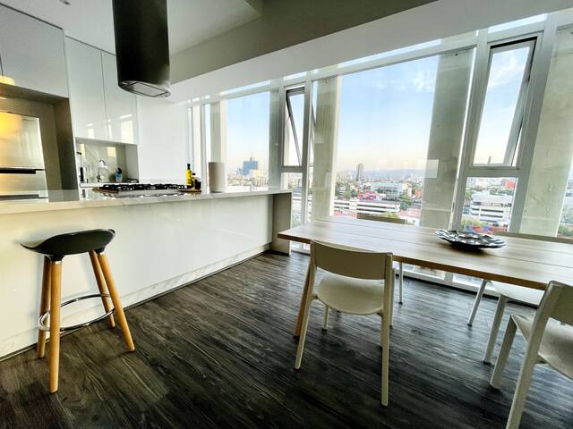 Highrisecondo terrace hotcoldtubs WiFi400Mbps gallery image 4