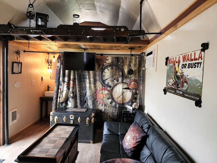 Tiny House, Hot Tub, Spacious Yard, Close To Town - Walla Walla, WA