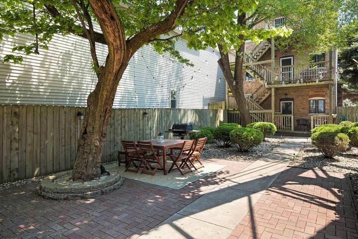 Large Remodeled Home in Lincoln Park, Sleeps 12! gallery image 2