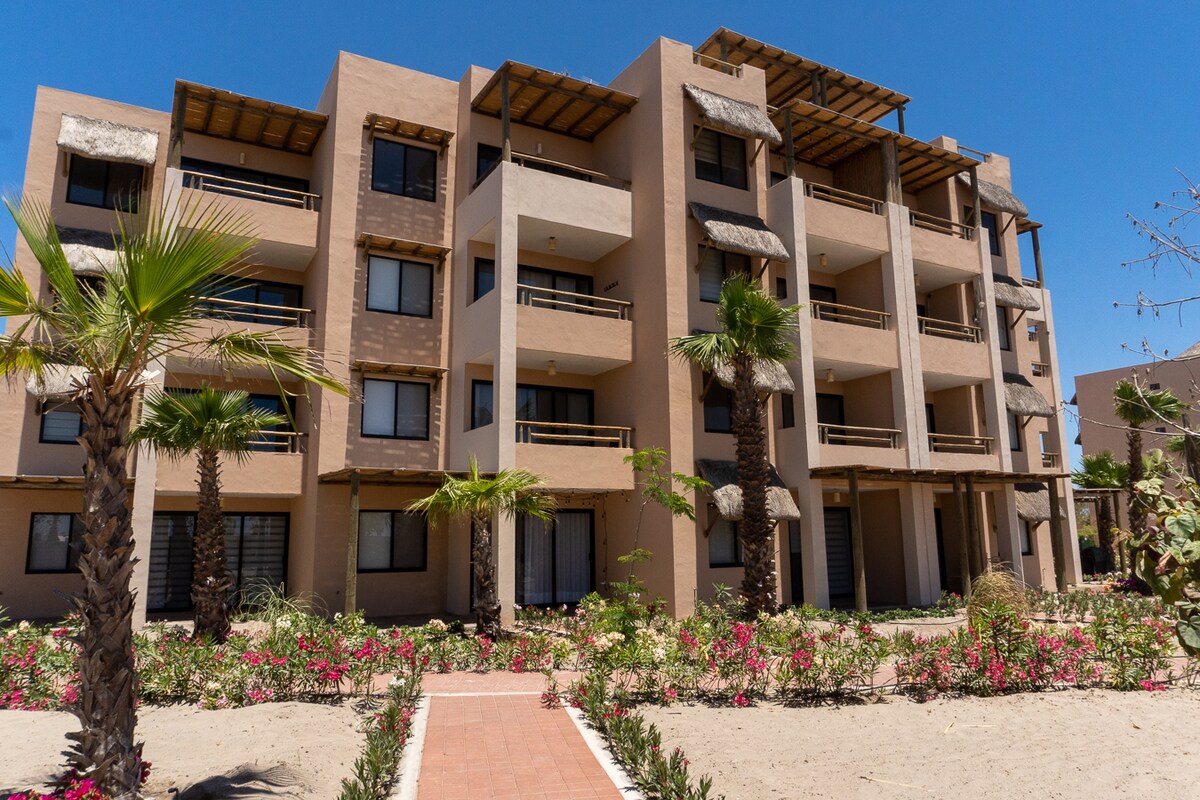 Beachfront House in Hermosa, Casa Mil Bienvenidas. CRE