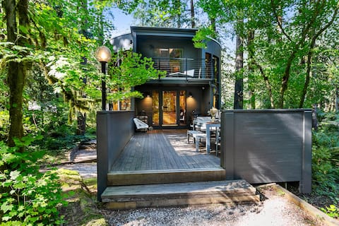 Architect Designed Round Cabin - Snowline Castle