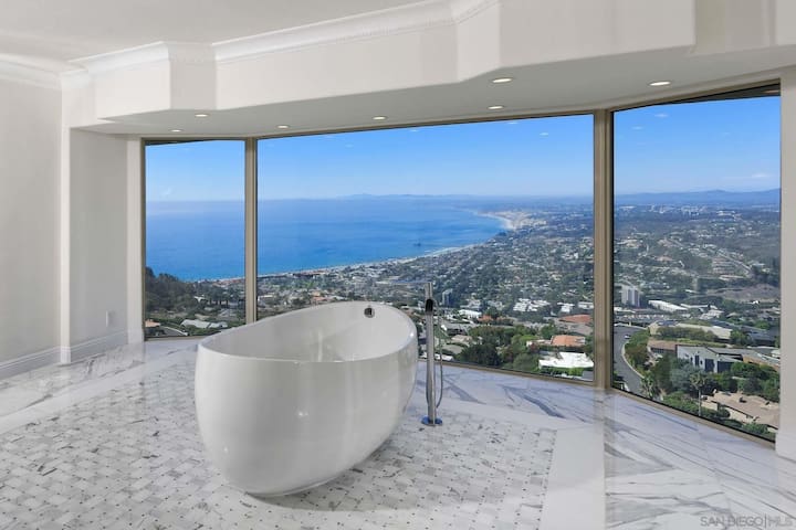 La Jolla Top Of The World Mansion gallery image 2