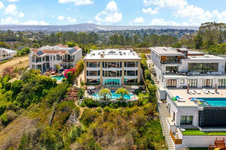 La Jolla Top Of The World Mansion gallery image 4