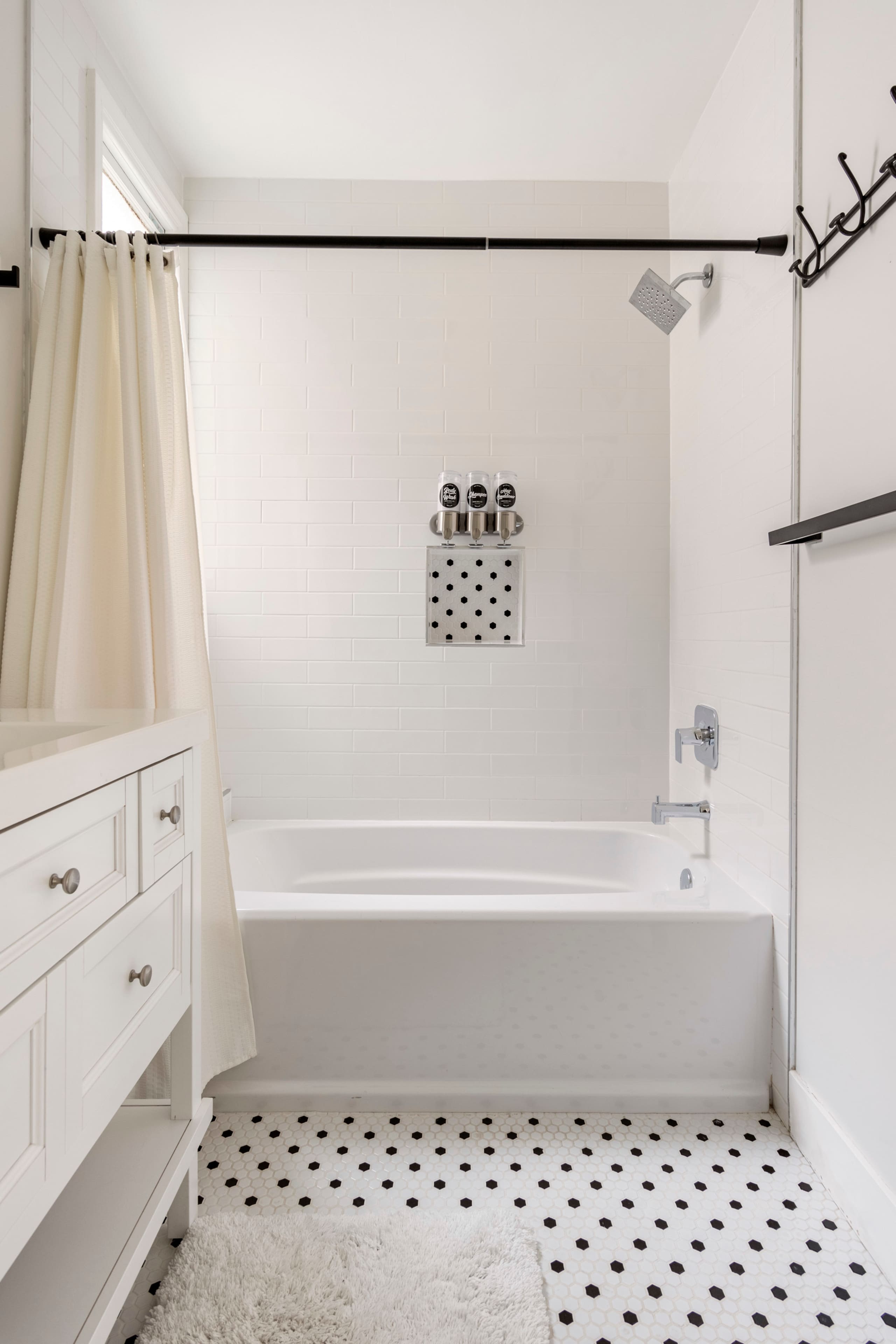 Condo in San Francisco · ★4.98 · 1 bedroom · 1 bed · 1 bath - Image 27
