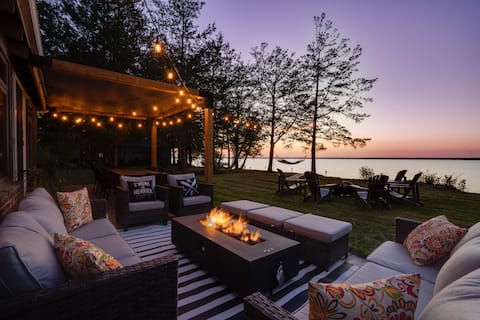 Waterfront Casa in wine County w/SAUNA and HOT TUB