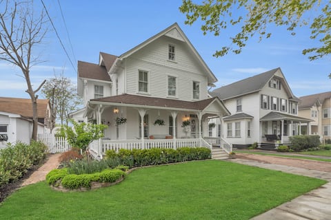 Beautiful 3 bedroom 2.5 bath victorian home