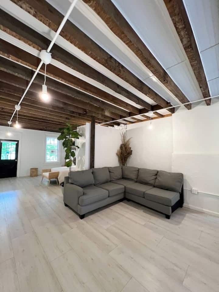 Relaxing Stay Sleeps 4 & 2 Parking - Phoenixville, PA