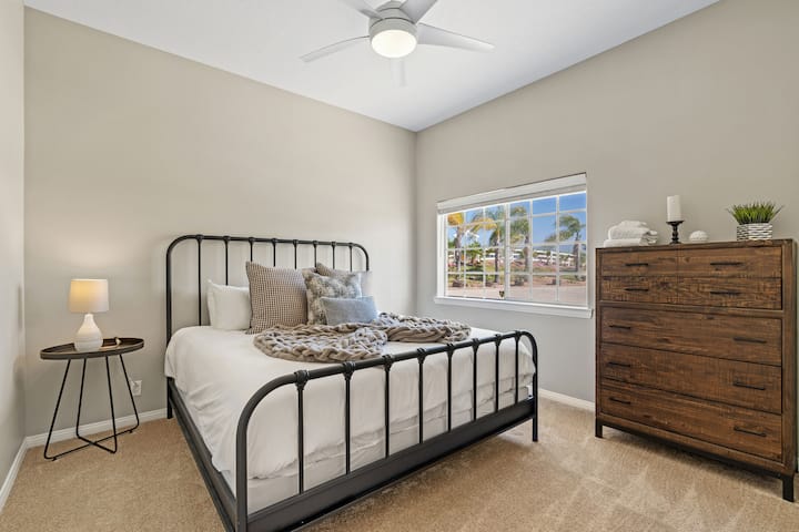 Bedroom 3 – King Bed