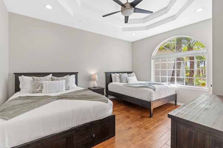 Bedroom 5 - 2 x Queen Beds