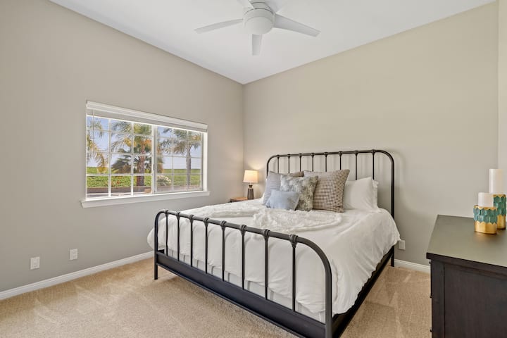 Bedroom 2 – King Bed