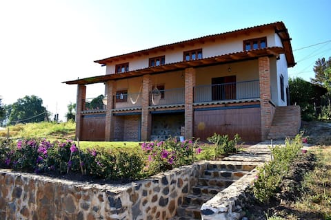 Country house with incredible view and large garden
