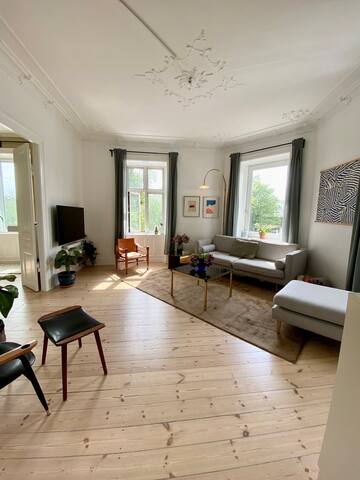 Spacious, Charming & Family-Friendly Apartment gallery image 3