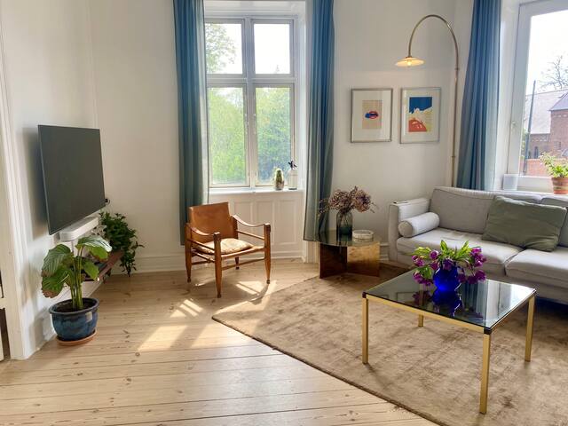 Spacious, Charming & Family-Friendly Apartment gallery image 2