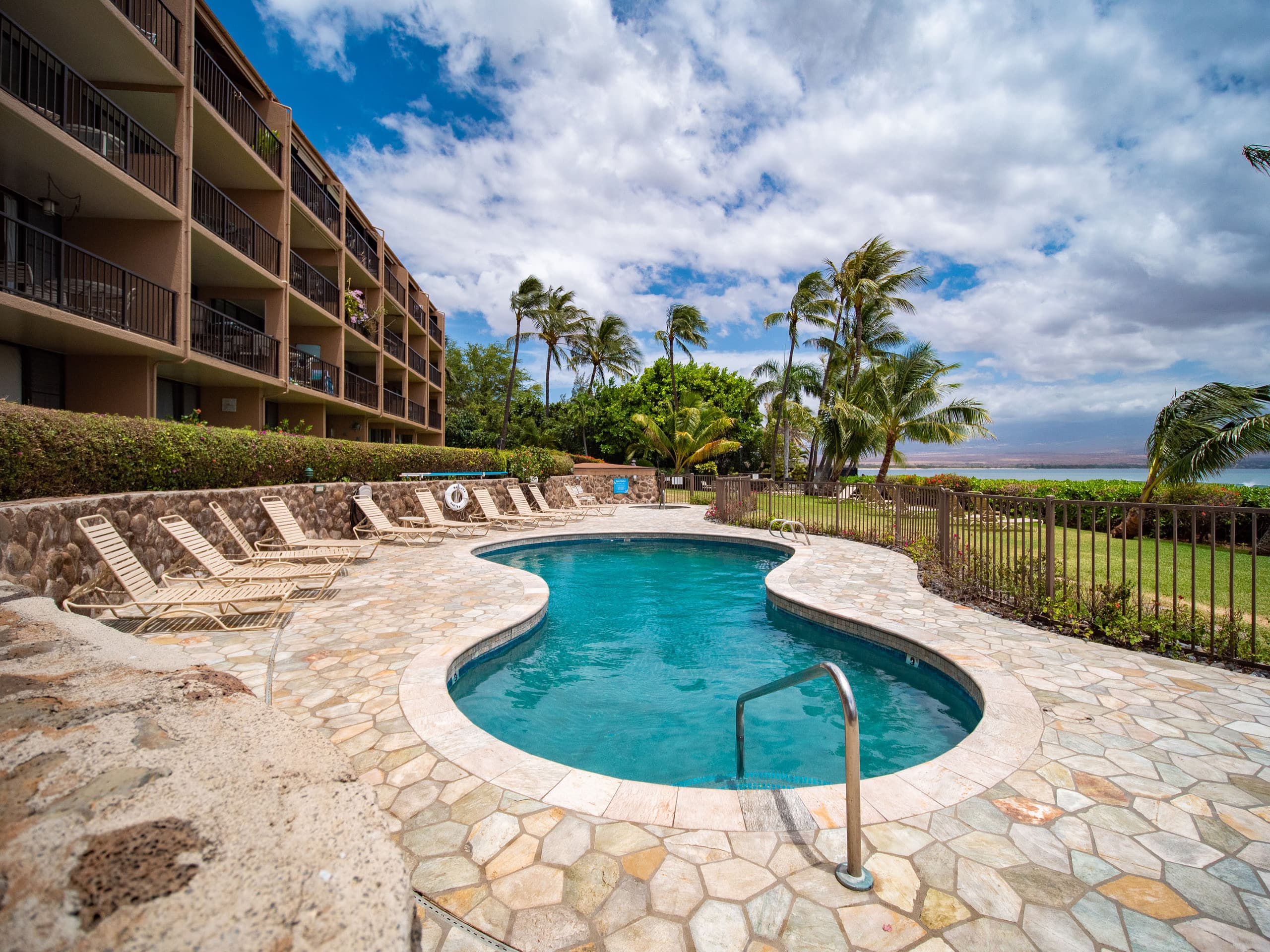 Condo in Wailuku · ★4.91 · 1 bedroom · 1 bed · 1 private bath - Image 32