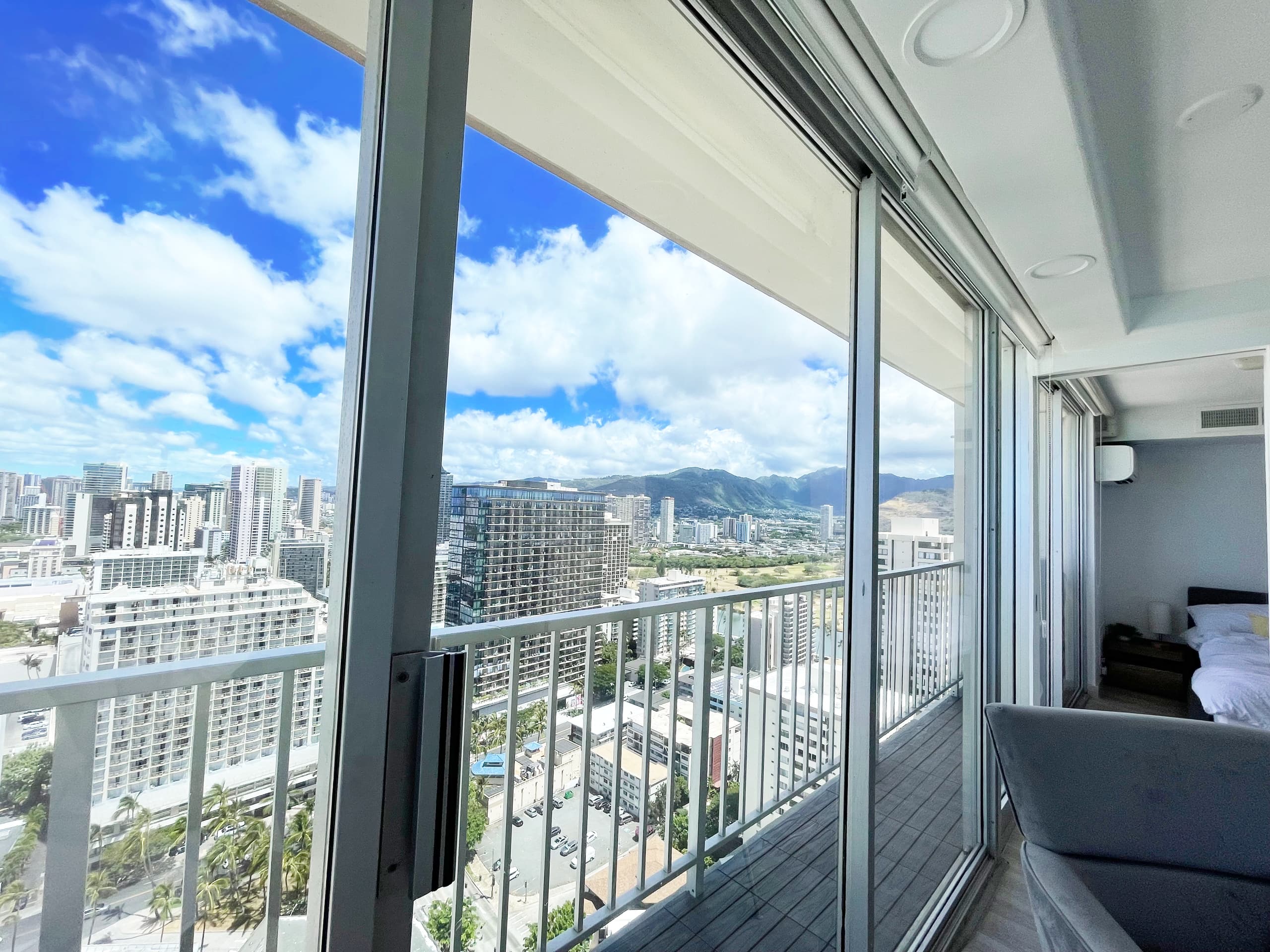 Condo in Honolulu · ★4.91 · 1 bedroom · 2 beds · 1 private bath - Image 11