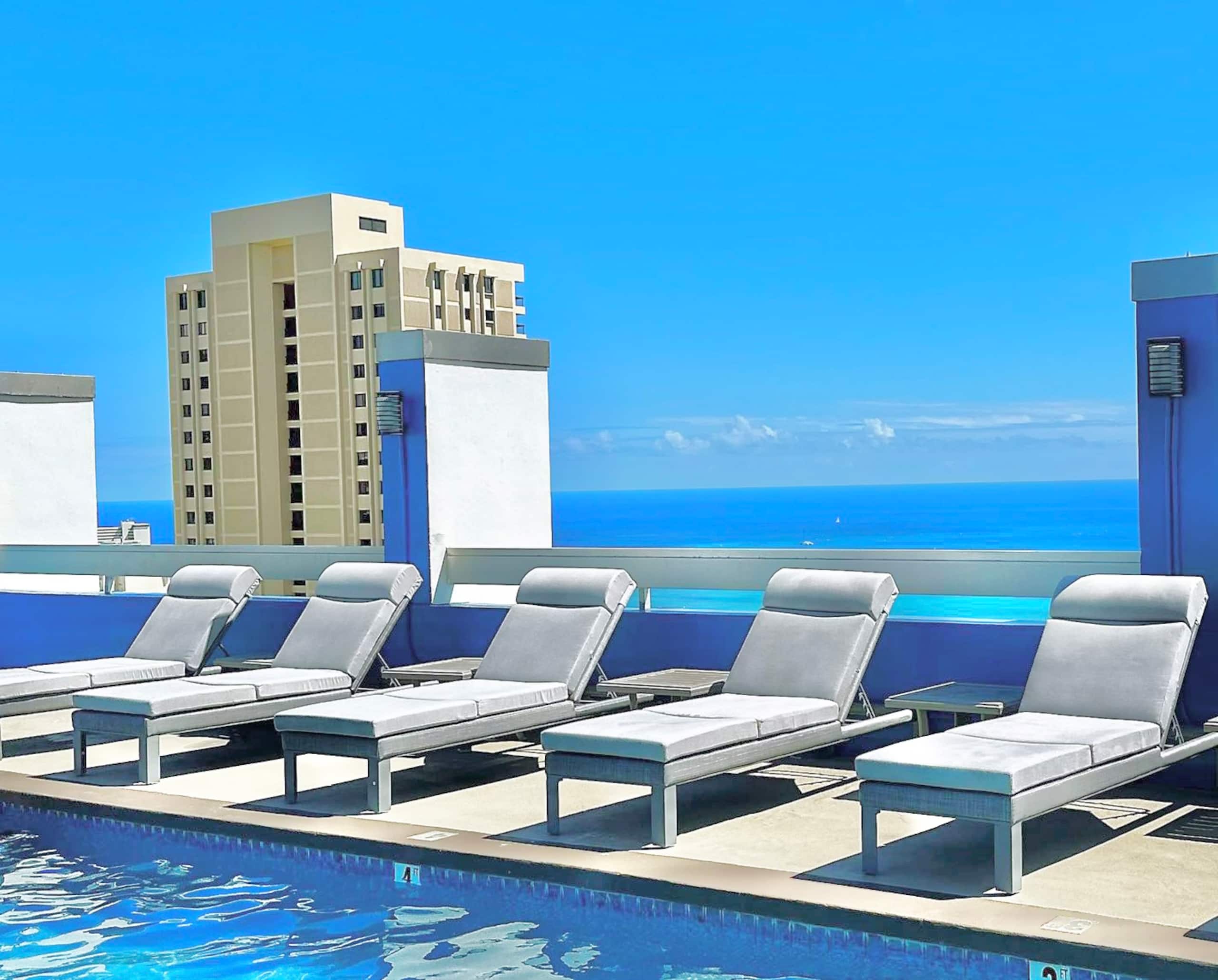 Condo in Honolulu · ★4.91 · 1 bedroom · 2 beds · 1 private bath - Image 20