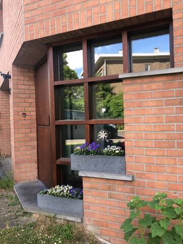 Spacieuse maison avec jardin et parking gratuit gallery image 4