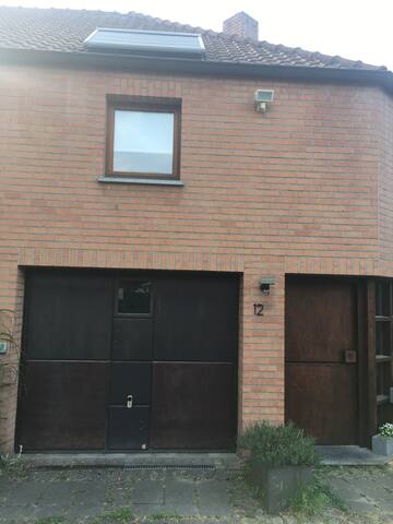 Spacieuse maison avec jardin et parking gratuit gallery image 3