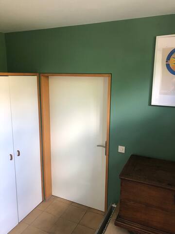 Spacieuse maison avec jardin et parking gratuit gallery image 5