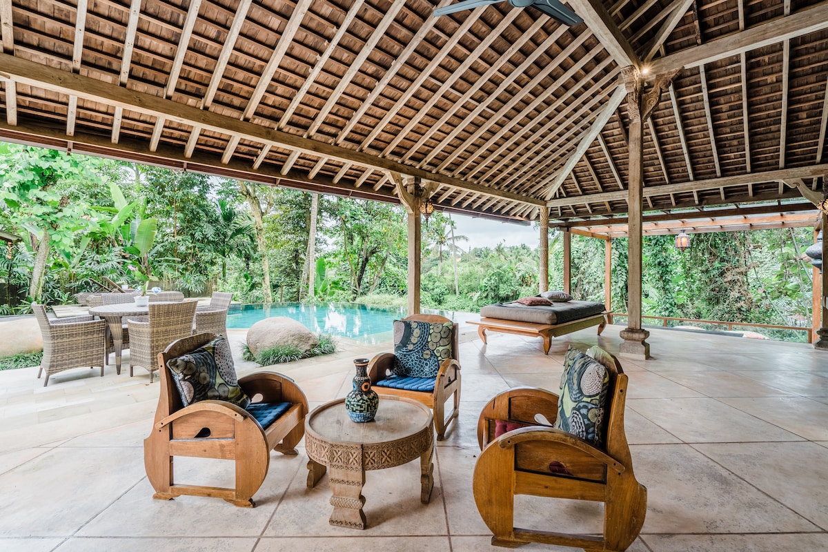 Villa in Ubud · ★4.79 · 4 bedrooms · 5 beds · 4 baths, comparabile Airbnb