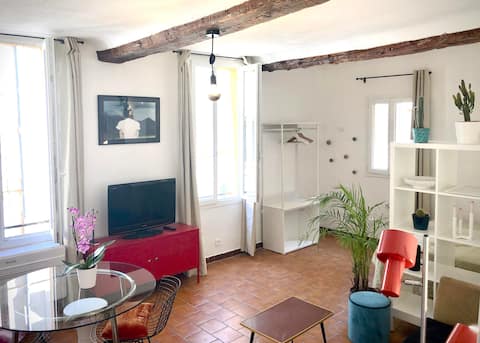 Annonce Airbnb populaire: Charming Apartment with real AC, 37m² City Hall à Aix En Provence