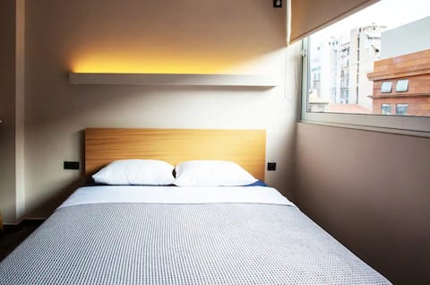 Successful Airbnb property: Low Cost DownTown Studio 2 @ National Theater in αγ.κων/νοσ πλ.βαθησ