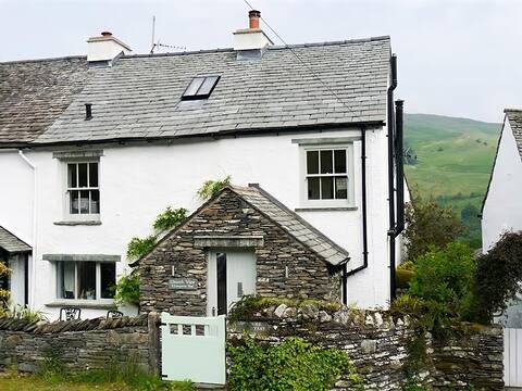 4 Star Luxury Quintessential Lakeland Cottage