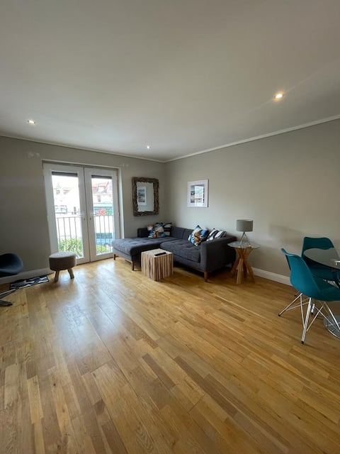 Top Airbnb: Lovely 2-bed apt' near Beach with private parking in Perranzabuloe
