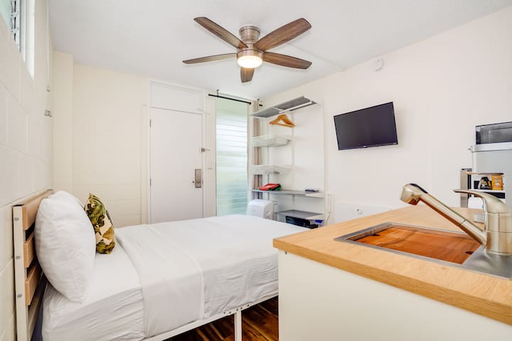 Aloha Suites Waikiki managed Airbnb listing 2