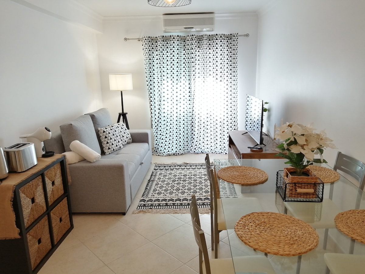 Anúncio popular: Two-Bedroom Apartment in the Center of Monte Gordo em Monte Gordo