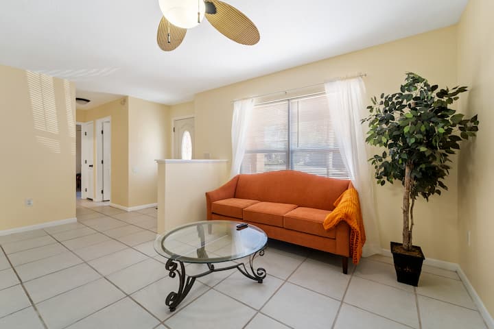Sunny Escape: Heated Pool & Pickleball Nearby - Port Charlotte, FL