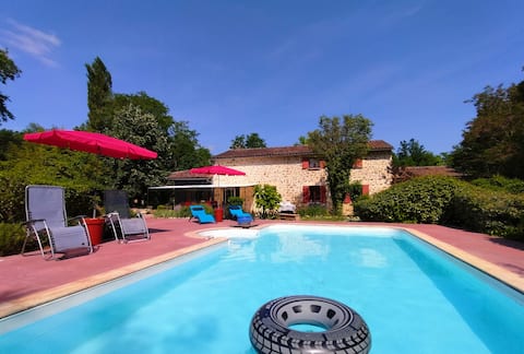 Beautiful villa with pool in the heart of the forest