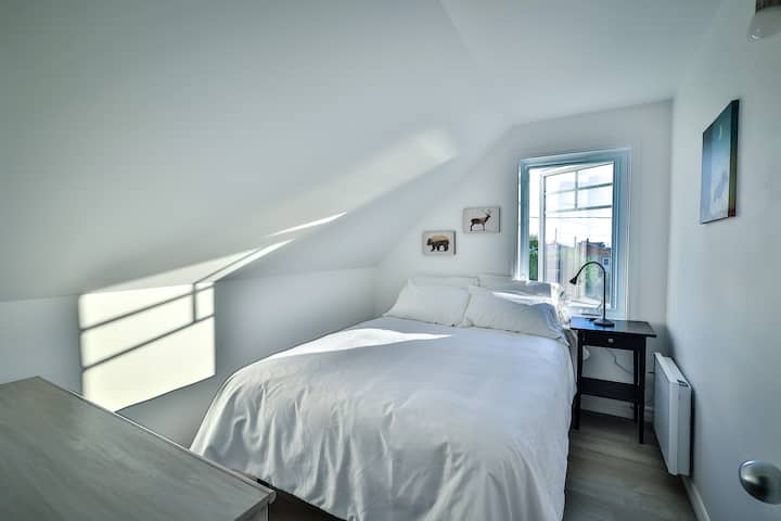 3号卧室配有双人床