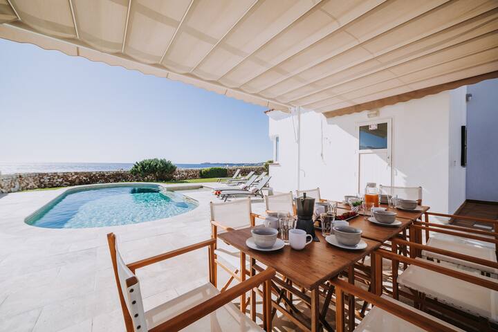 OCEANFRONT MEDITERRANEAN LUXURY VILLA IN MENORCA gallery image 3