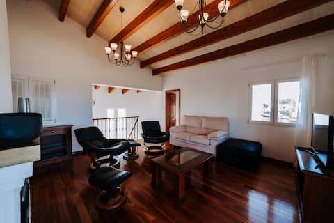 Propiedad de Airbnb exitosa: OCEANFRONT MEDITERRANEAN LUXURY VILLA IN MENORCA en Ciutadella
